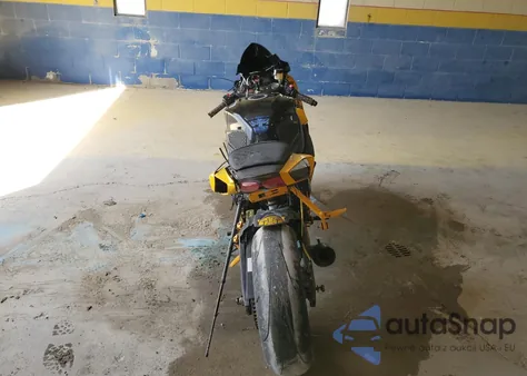 2017 Suzuki Gsx-R750 из США, поврежденный, VIN JS1GR7MA6H2100906